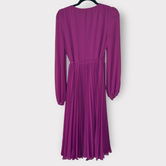 Lulu’s First Impression Pleated Wrap Dress Medium - Picture 5 of 5